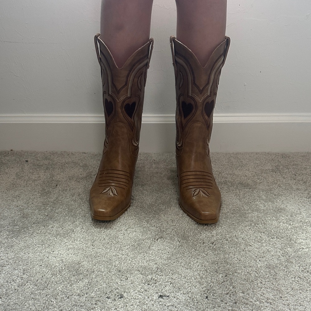 Brown Western Heart-Patterned Cowboy Boots